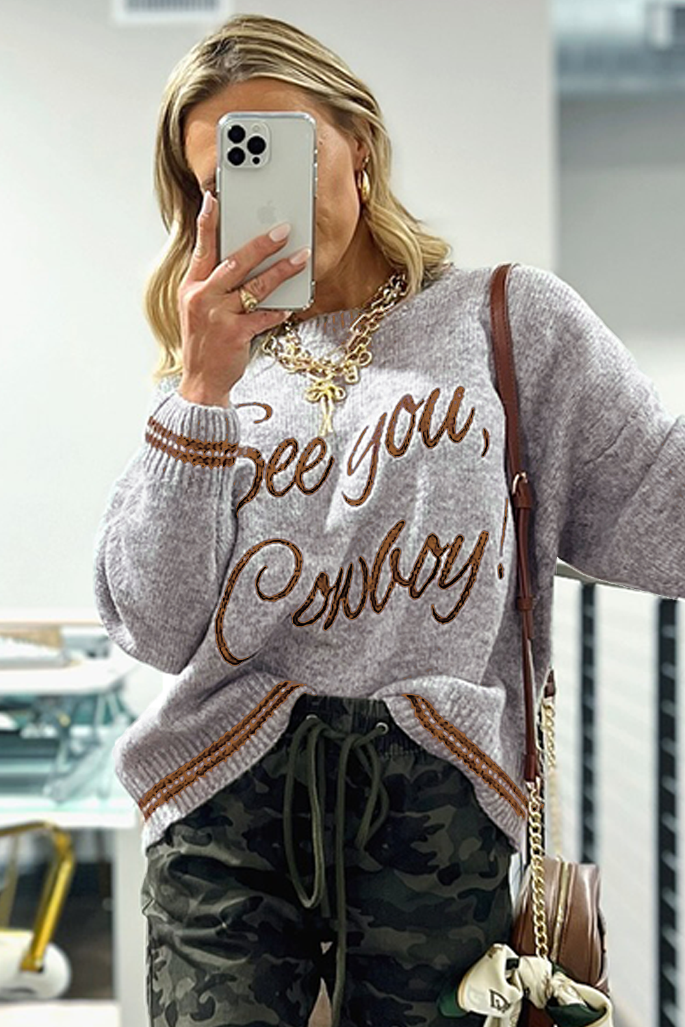 Sweatshirts & Sweaters